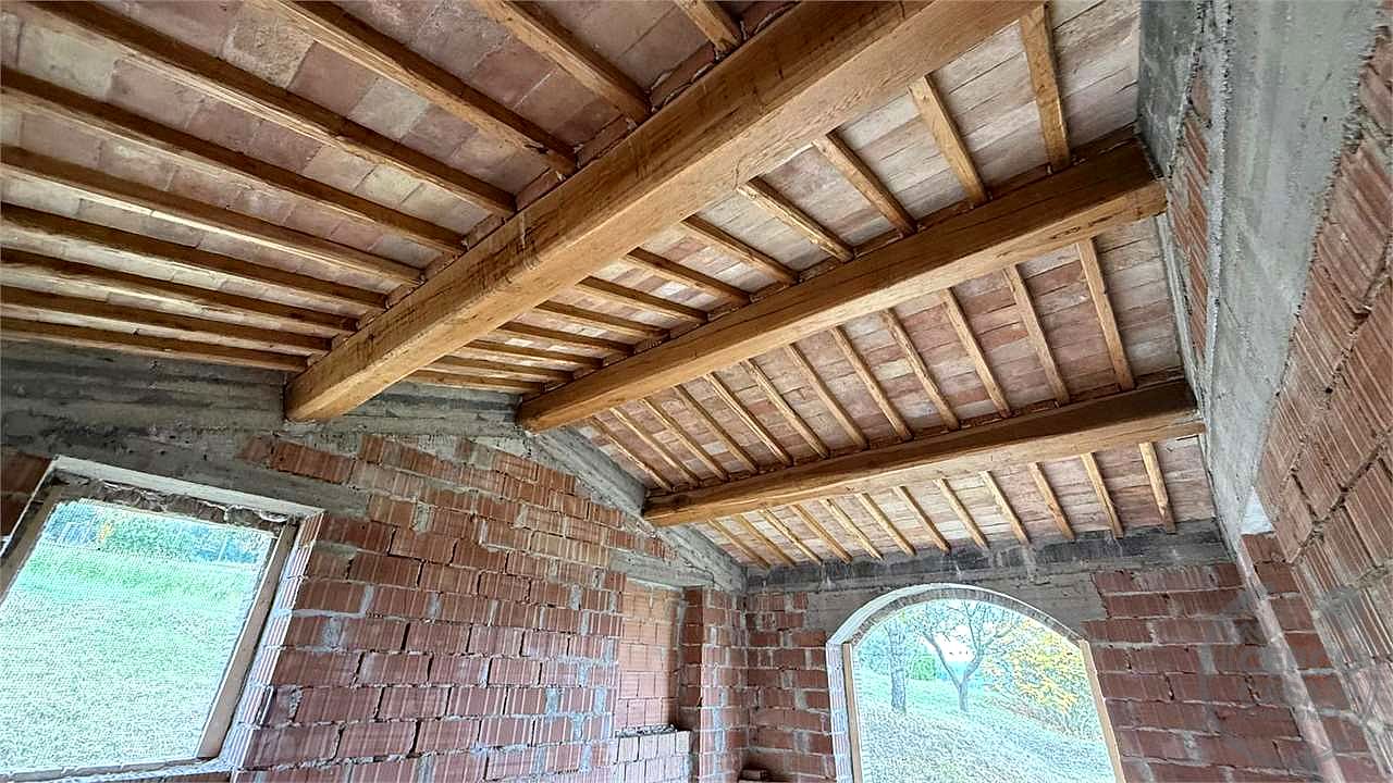 TODI - SAN DAMIANO: CARATTERISTICO CASALE IN PIETRA PERSONALIZZABILE
