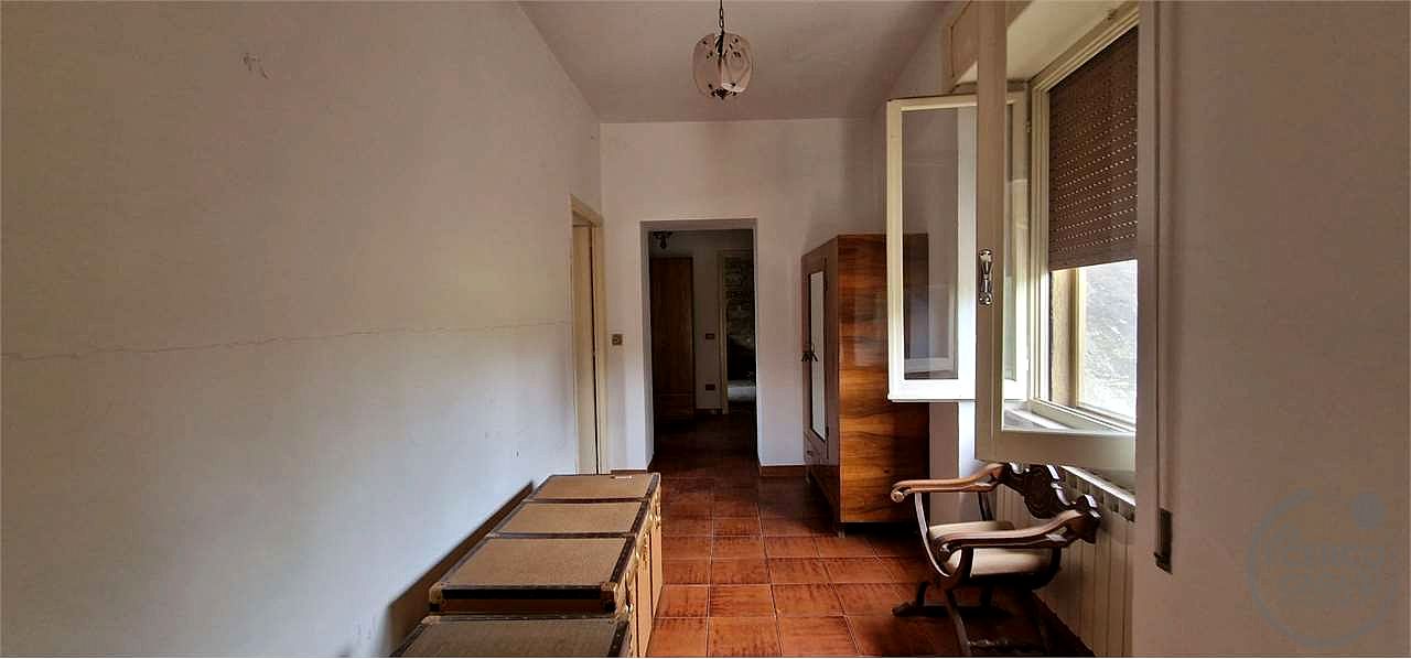 MASSA MARTANA - VOC. PONTE: CASA SINGOLA CON GARAGE E TERRENO