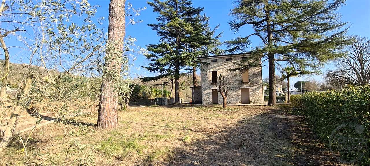 ACQUASANTA: VILLA IN PIETRA DI NUOVA COSTRUZIONE