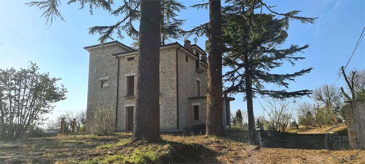 ACQUASANTA: VILLA IN PIETRA DI NUOVA COSTRUZIONE