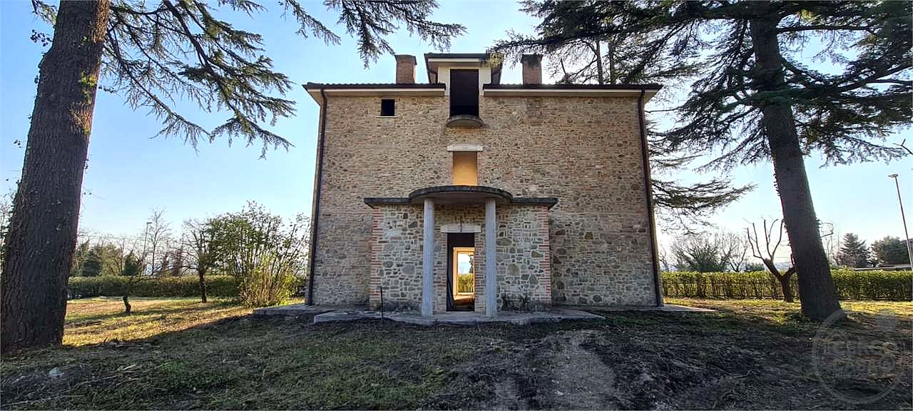ACQUASANTA: VILLA IN PIETRA DI NUOVA COSTRUZIONE