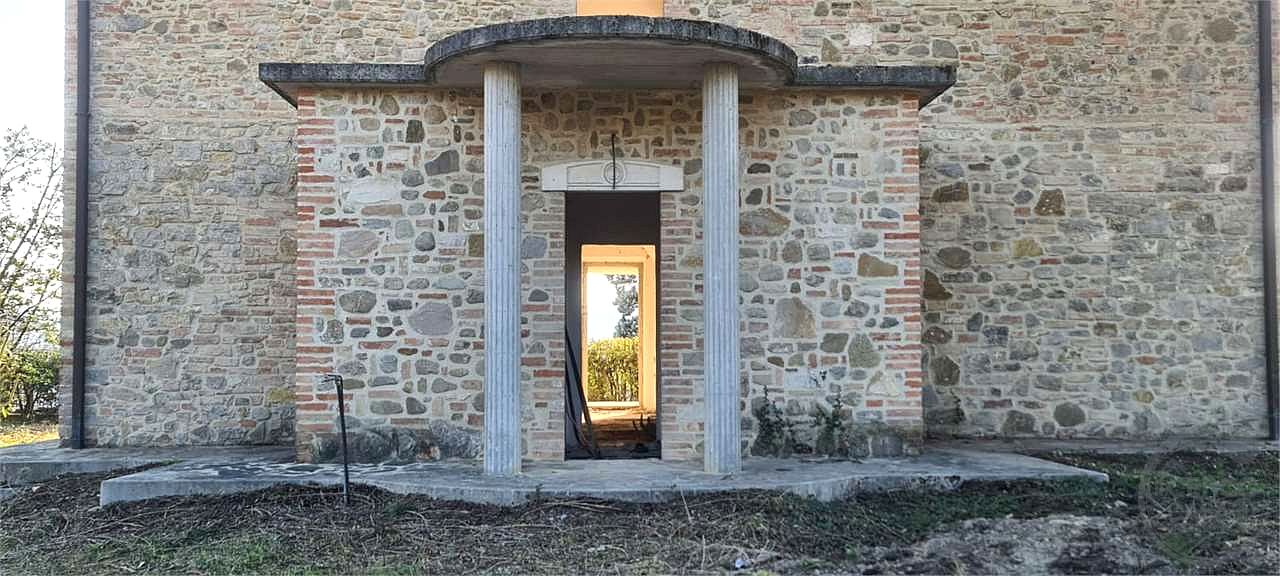 ACQUASANTA: VILLA IN PIETRA DI NUOVA COSTRUZIONE