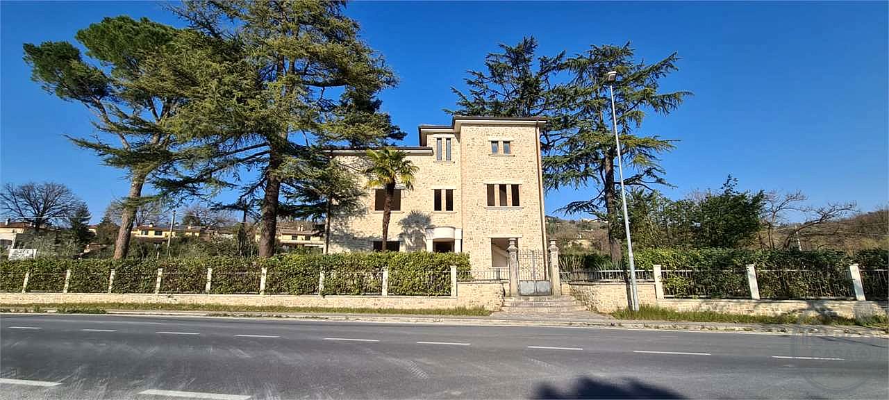 ACQUASANTA: VILLA IN PIETRA DI NUOVA COSTRUZIONE
