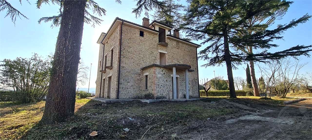 ACQUASANTA: VILLA IN PIETRA DI NUOVA COSTRUZIONE