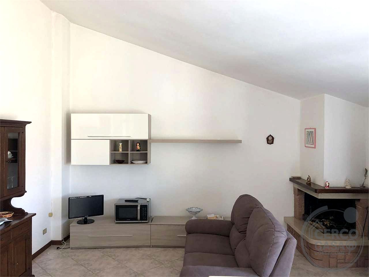TODI - CAPPUCCINI: ULTIMO PIANO CON AMPIO TERRAZZO E GARAGE