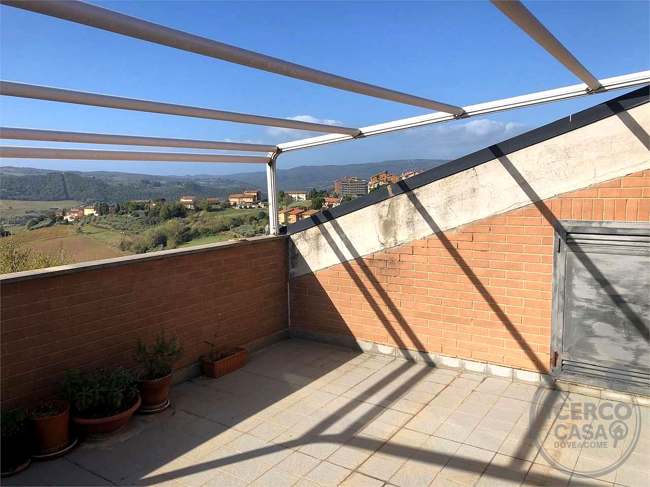 TODI - CAPPUCCINI: ULTIMO PIANO CON AMPIO TERRAZZO E GARAGE