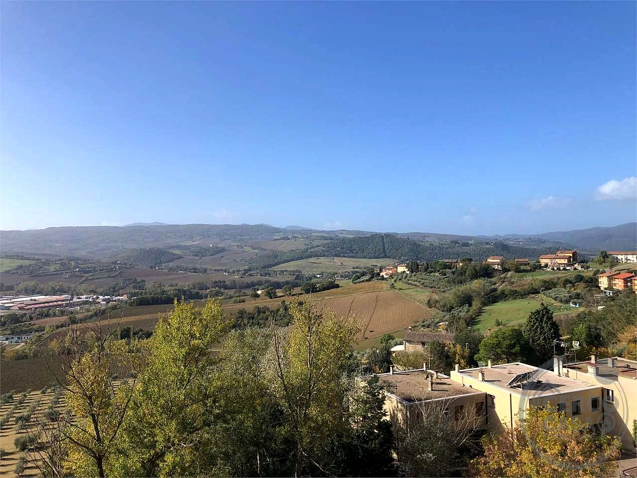 TODI - CAPPUCCINI: ULTIMO PIANO CON AMPIO TERRAZZO E GARAGE