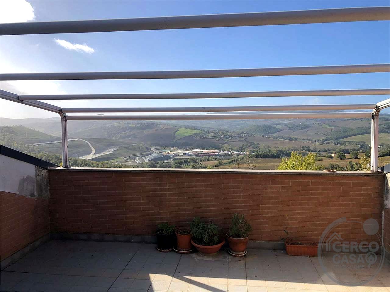 TODI - CAPPUCCINI: ULTIMO PIANO CON AMPIO TERRAZZO E GARAGE