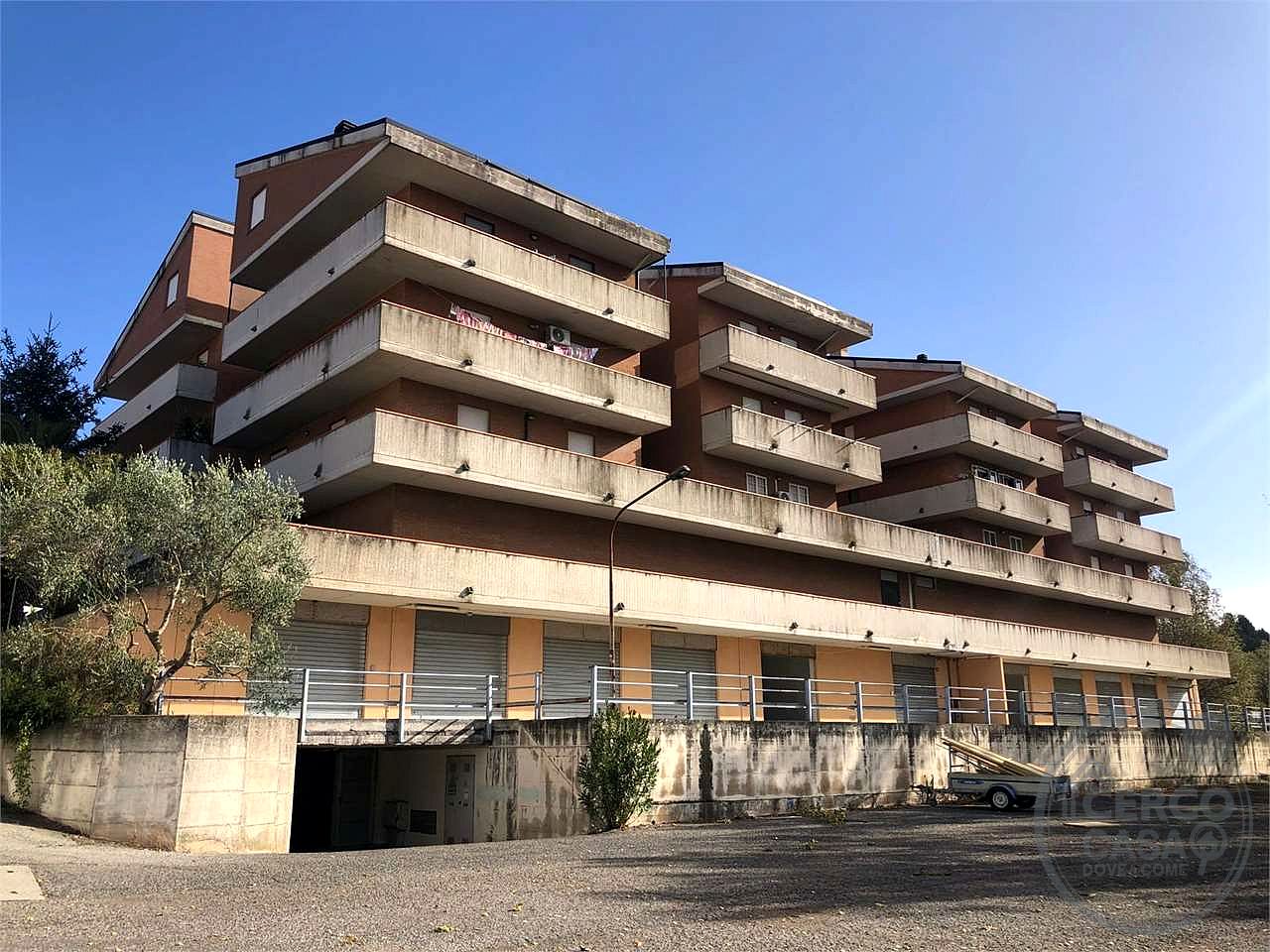 TODI - CAPPUCCINI: ULTIMO PIANO CON AMPIO TERRAZZO E GARAGE