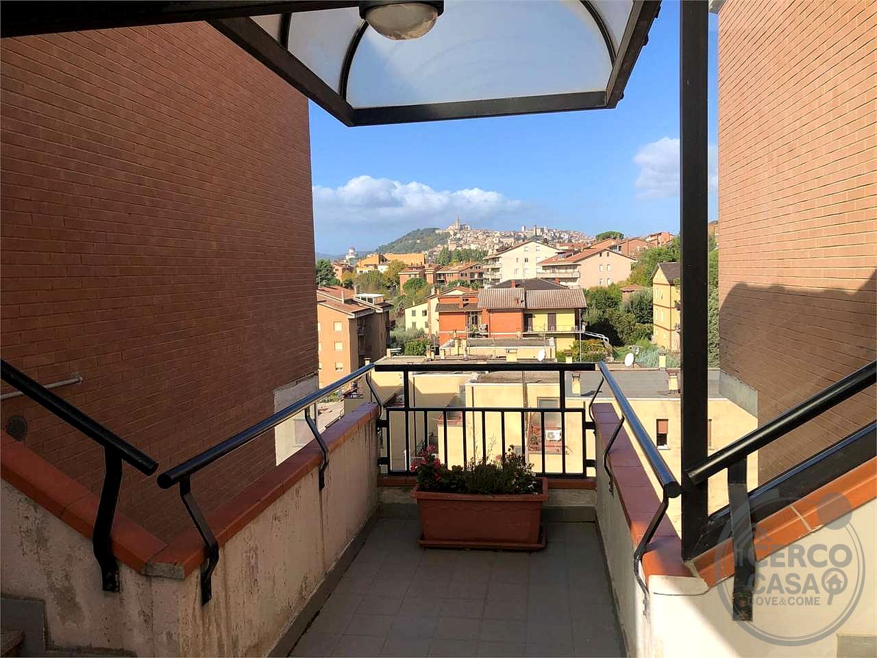 TODI - CAPPUCCINI: ULTIMO PIANO CON AMPIO TERRAZZO E GARAGE