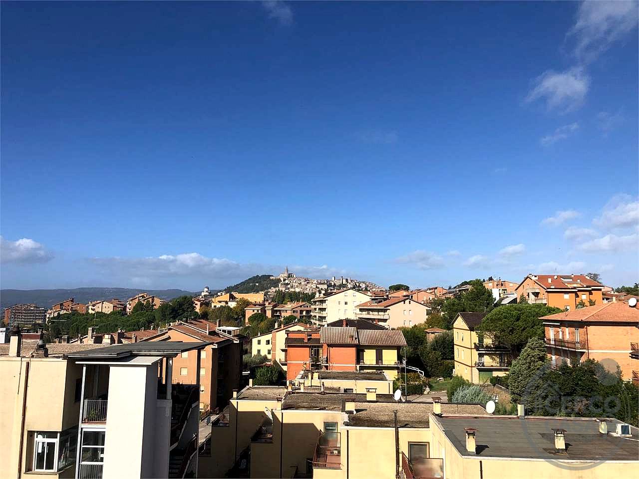 TODI - CAPPUCCINI: ULTIMO PIANO CON AMPIO TERRAZZO E GARAGE