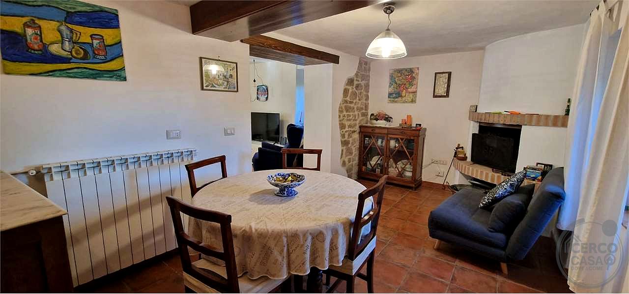 TODI - TORREGENTILE: SOLUZIONE SEMINDIPENDENTE IN PIETRA