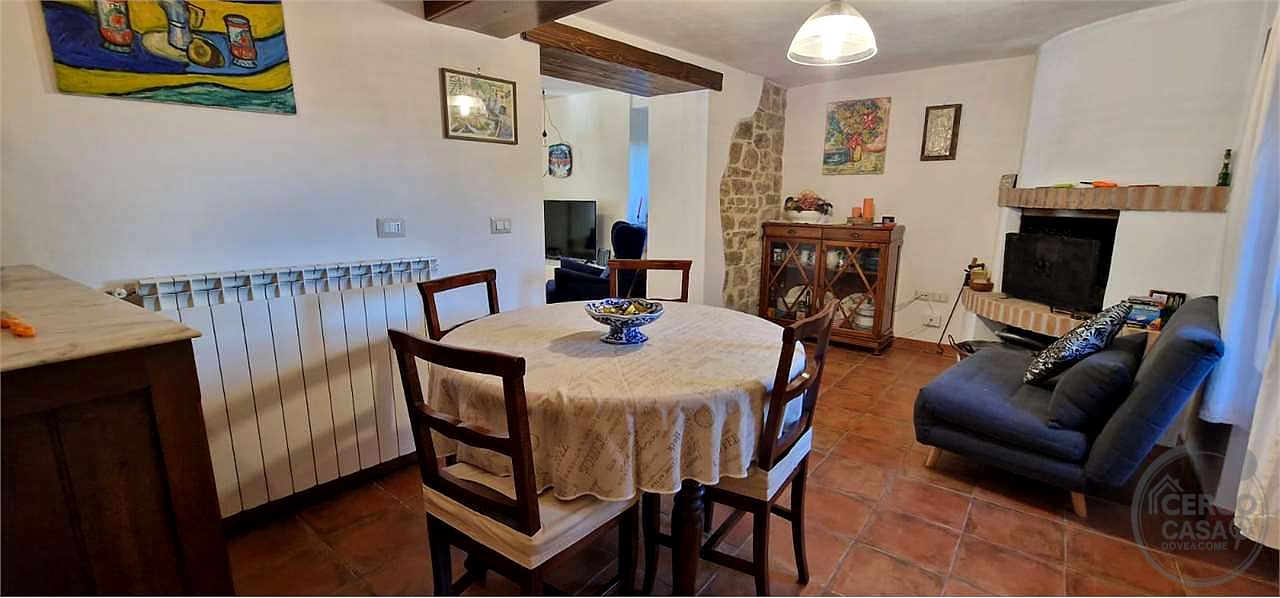 TODI - TORREGENTILE: SOLUZIONE SEMINDIPENDENTE IN PIETRA