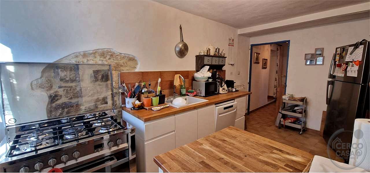 TODI - TORREGENTILE: SOLUZIONE SEMINDIPENDENTE IN PIETRA
