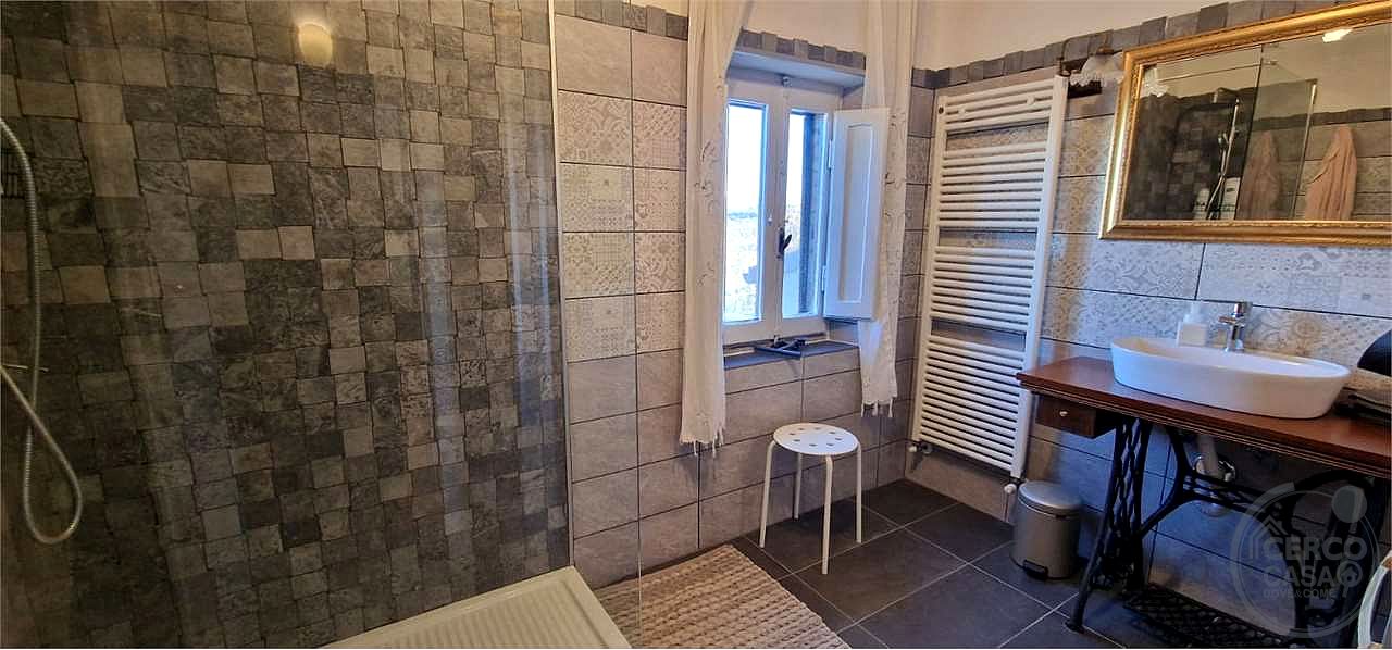 TODI - TORREGENTILE: SOLUZIONE SEMINDIPENDENTE IN PIETRA