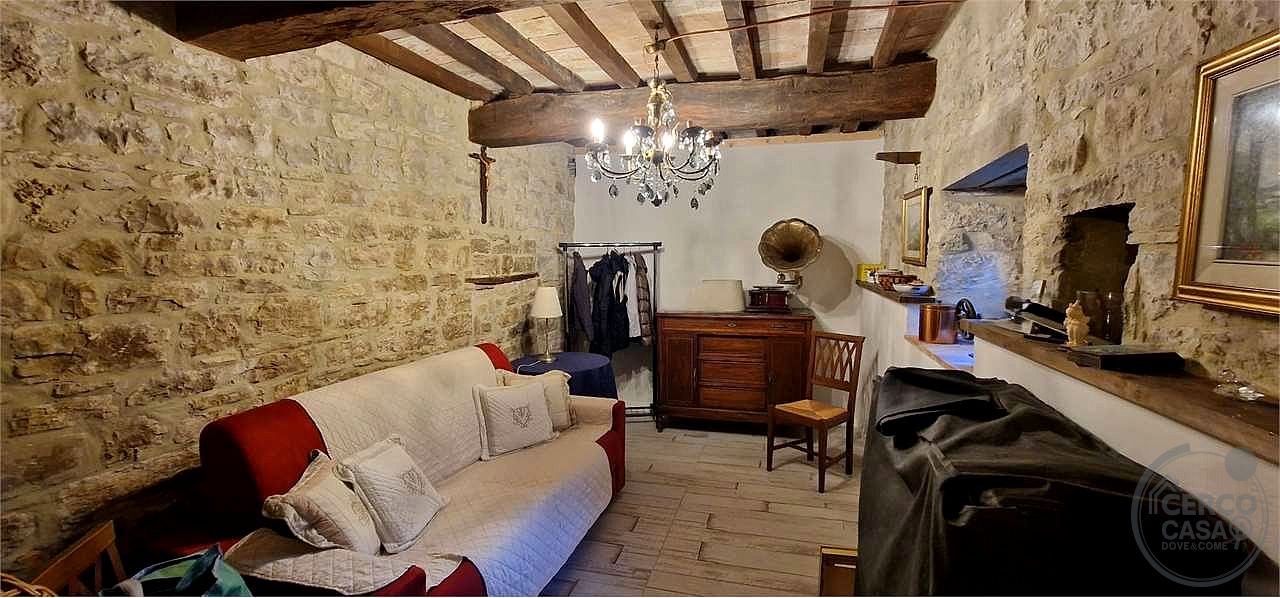 TODI - TORREGENTILE: SOLUZIONE SEMINDIPENDENTE IN PIETRA