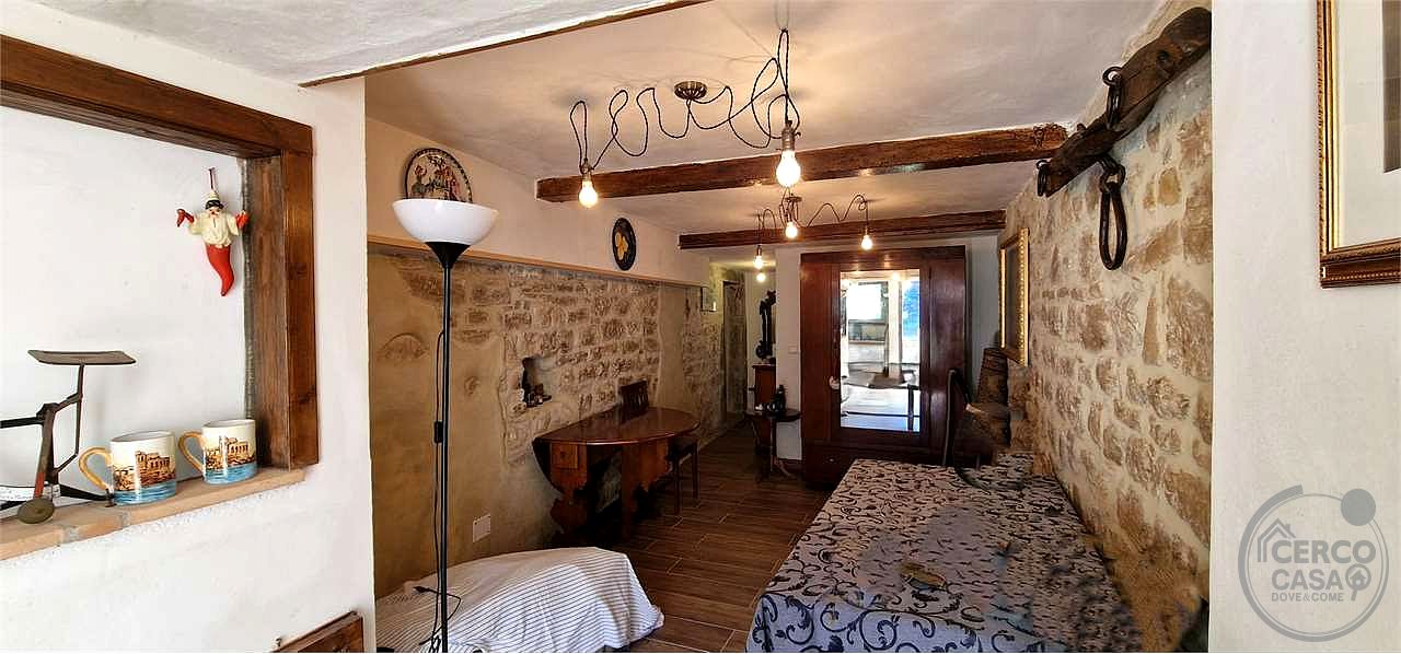 TODI - TORREGENTILE: SOLUZIONE SEMINDIPENDENTE IN PIETRA