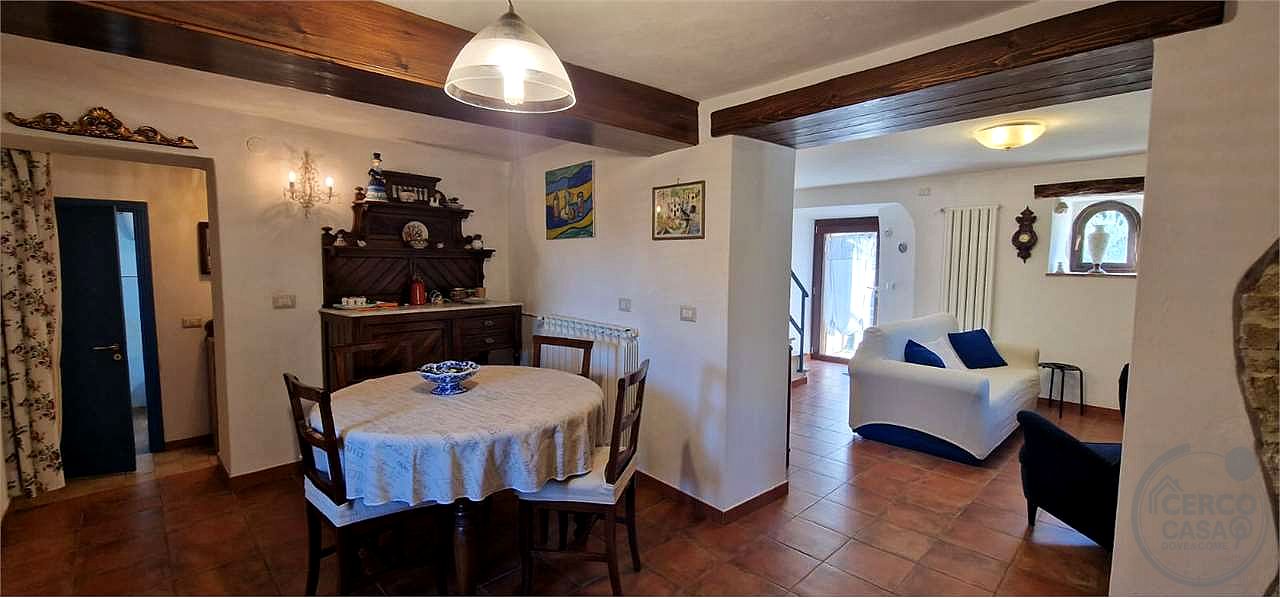 TODI - TORREGENTILE: SOLUZIONE SEMINDIPENDENTE IN PIETRA