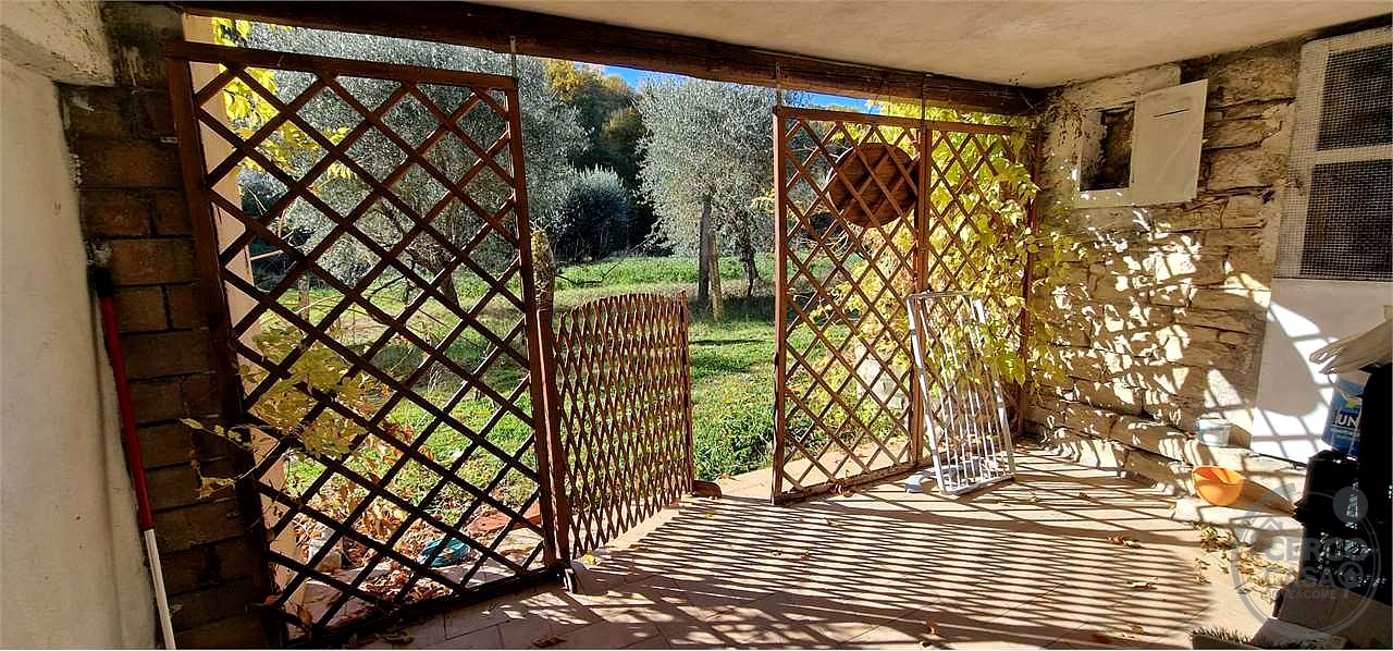 TODI - TORREGENTILE: SOLUZIONE SEMINDIPENDENTE IN PIETRA