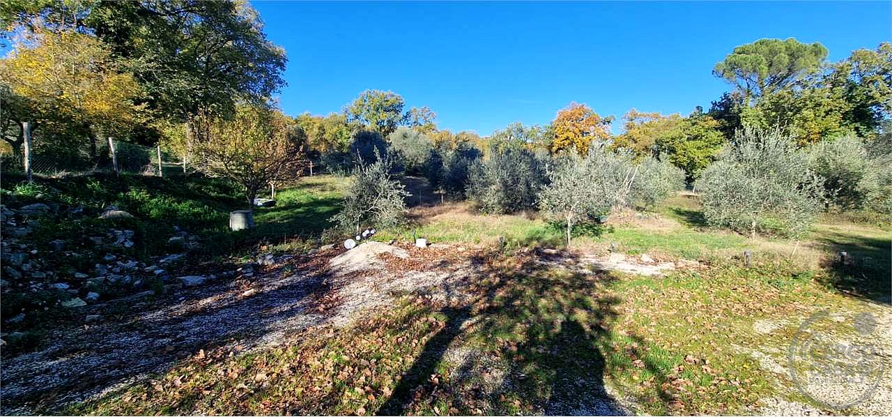 TODI - TORREGENTILE: SOLUZIONE SEMINDIPENDENTE IN PIETRA