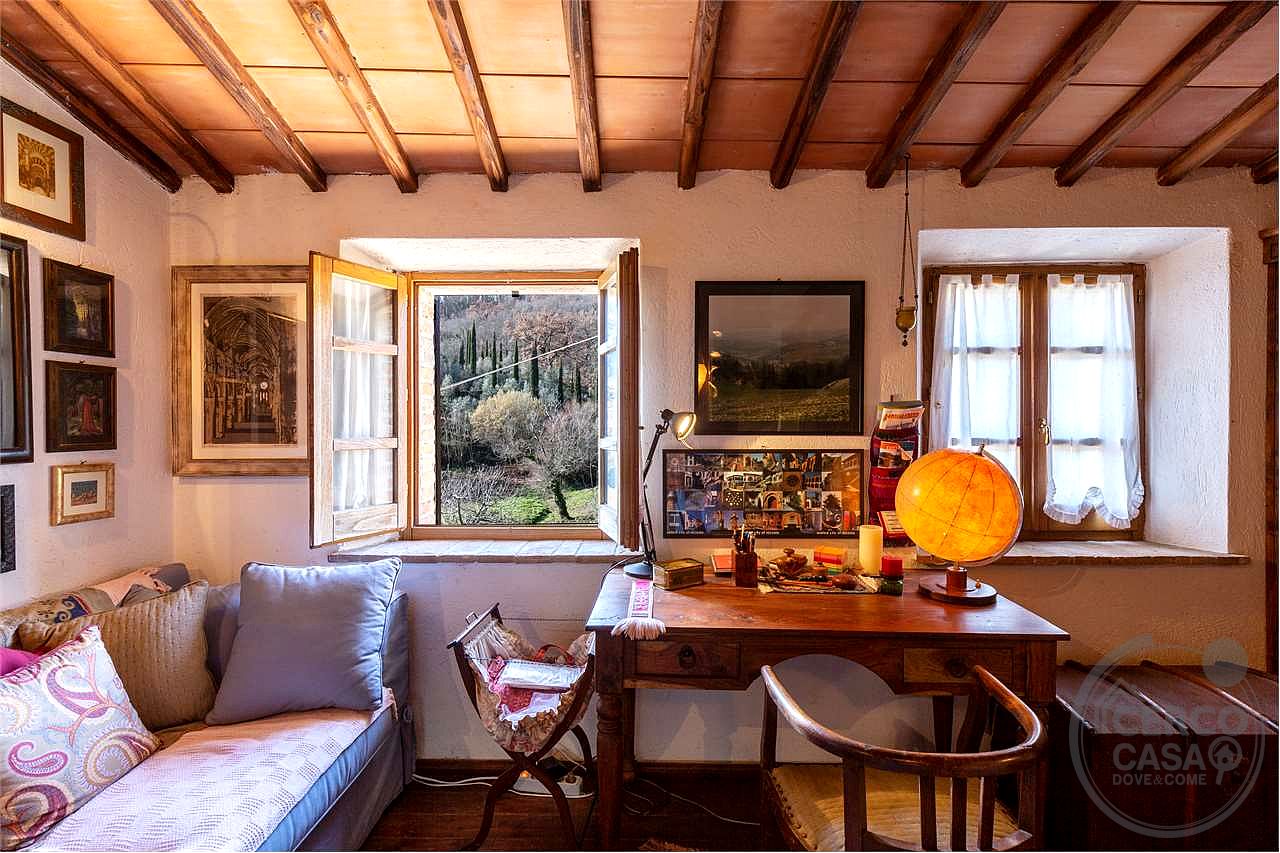 CASALE RISTRUTTURATO IN POSIZIONE PANORAMICA