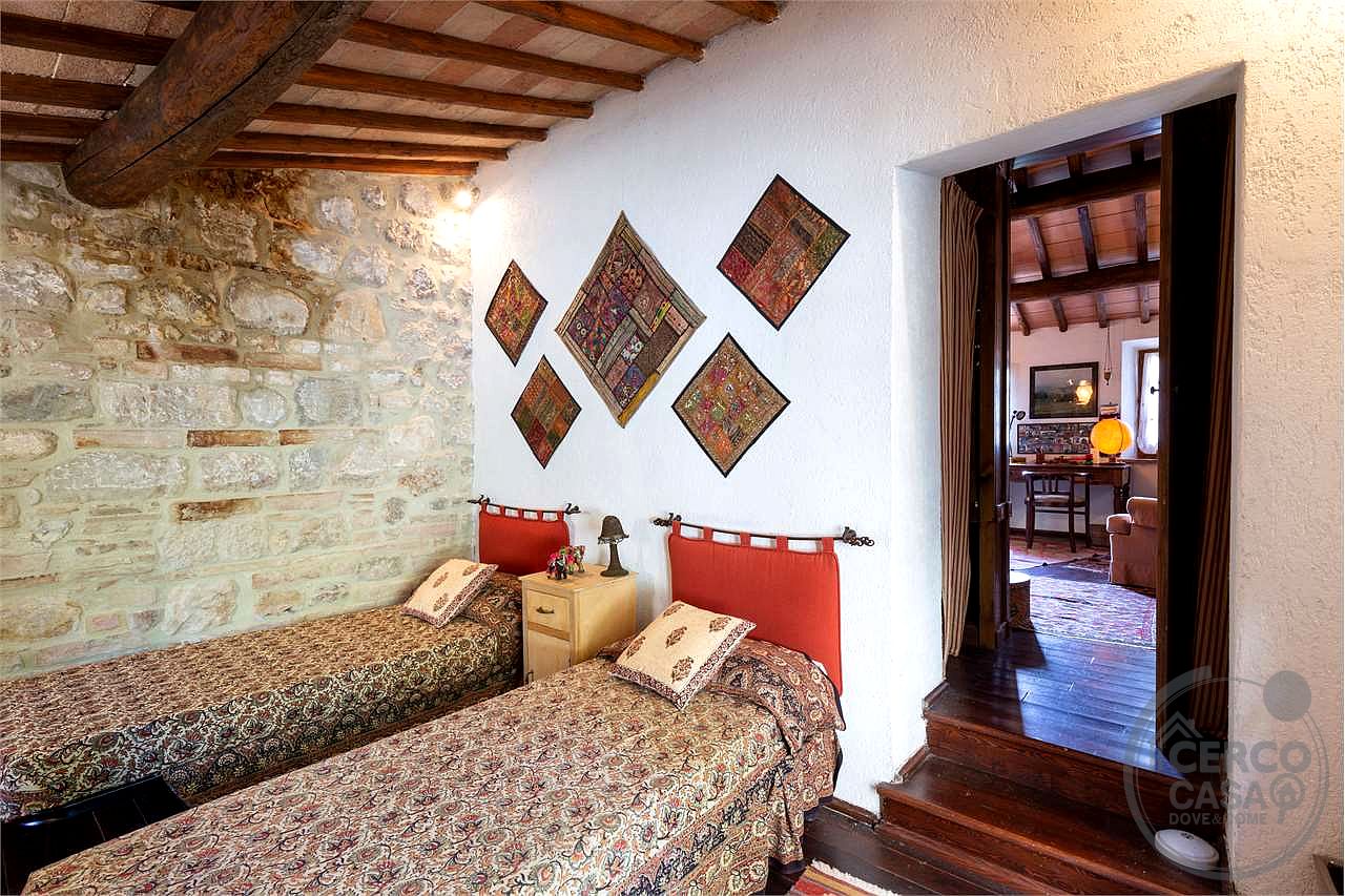 CASALE RISTRUTTURATO IN POSIZIONE PANORAMICA