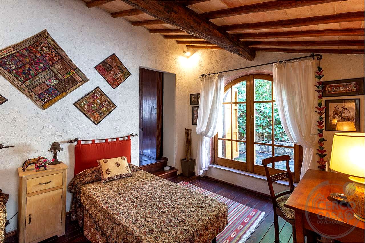 CASALE RISTRUTTURATO IN POSIZIONE PANORAMICA