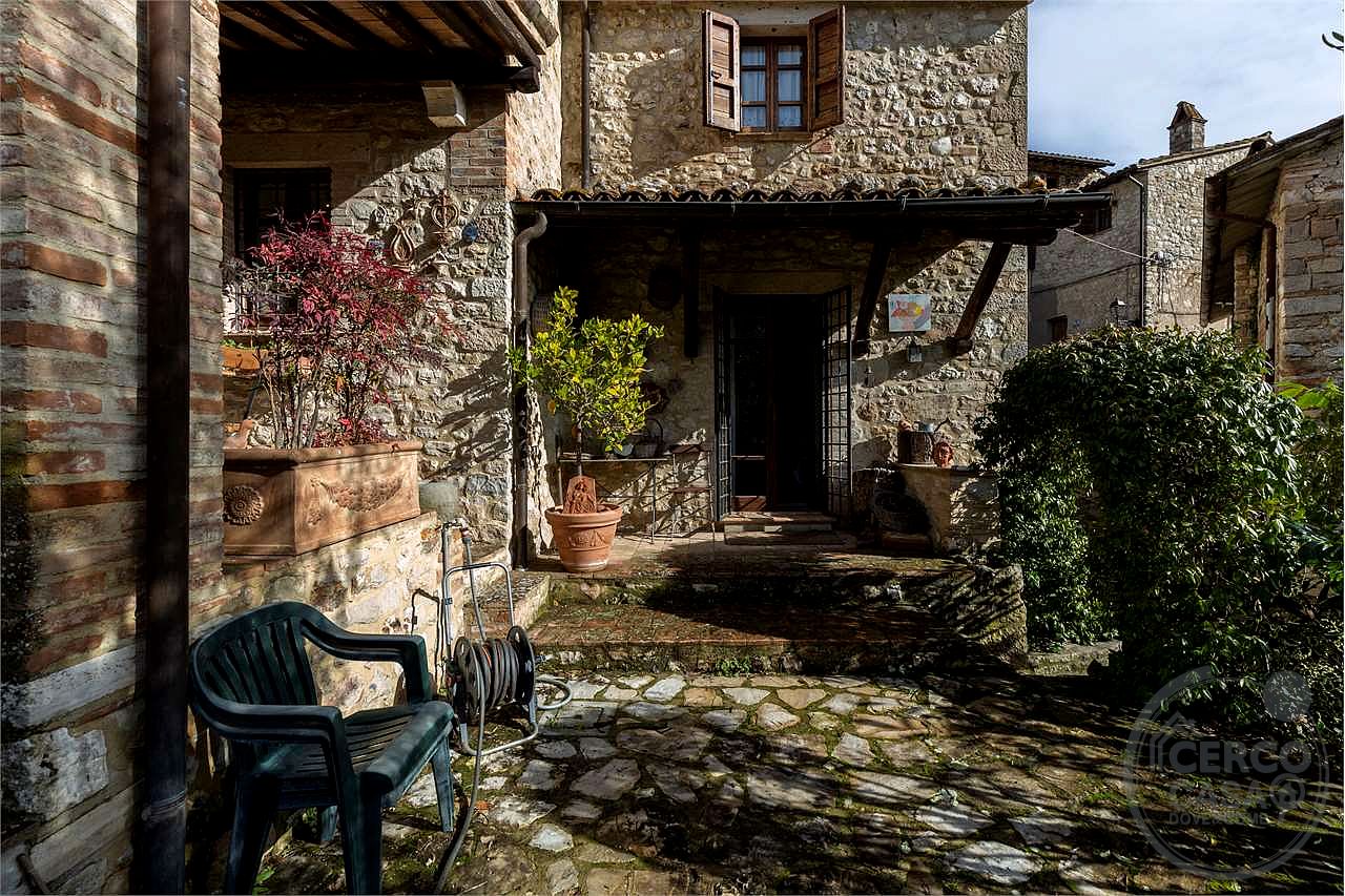 CASALE RISTRUTTURATO IN POSIZIONE PANORAMICA