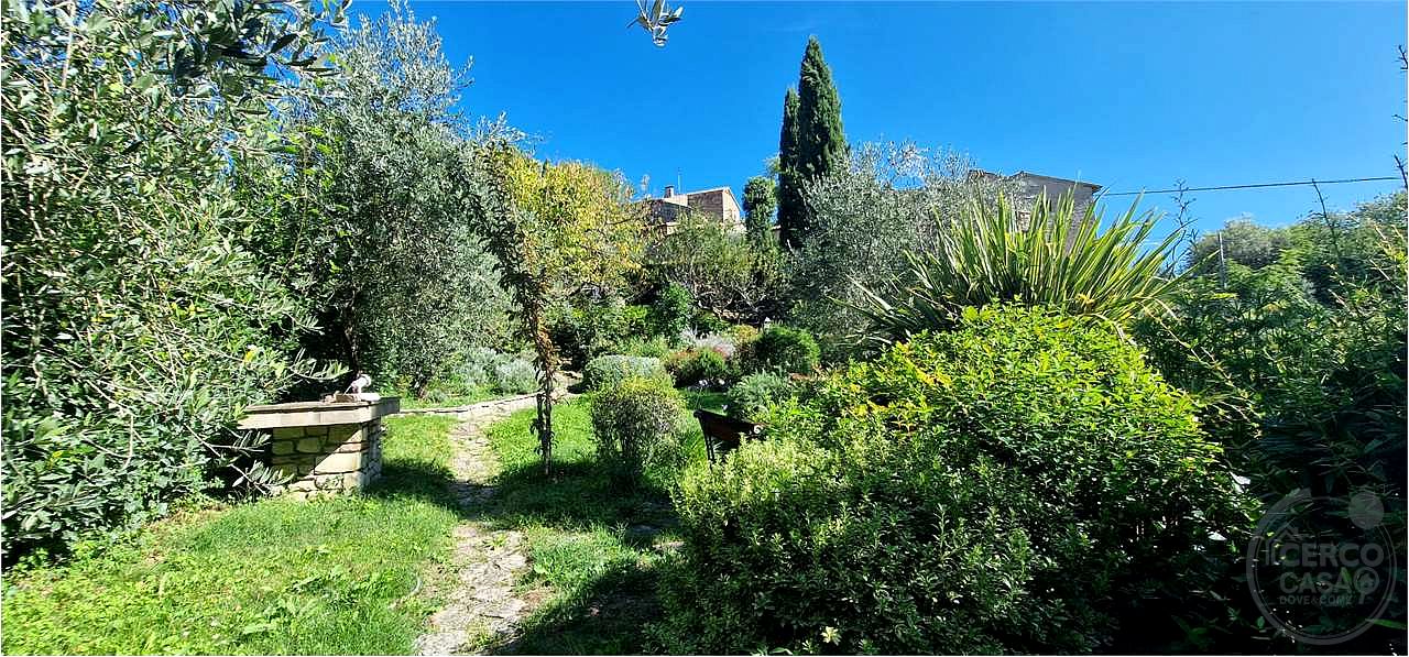 CASALE RISTRUTTURATO IN POSIZIONE PANORAMICA