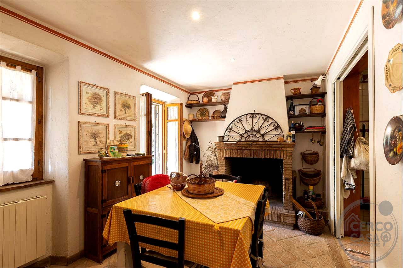 CASALE RISTRUTTURATO IN POSIZIONE PANORAMICA