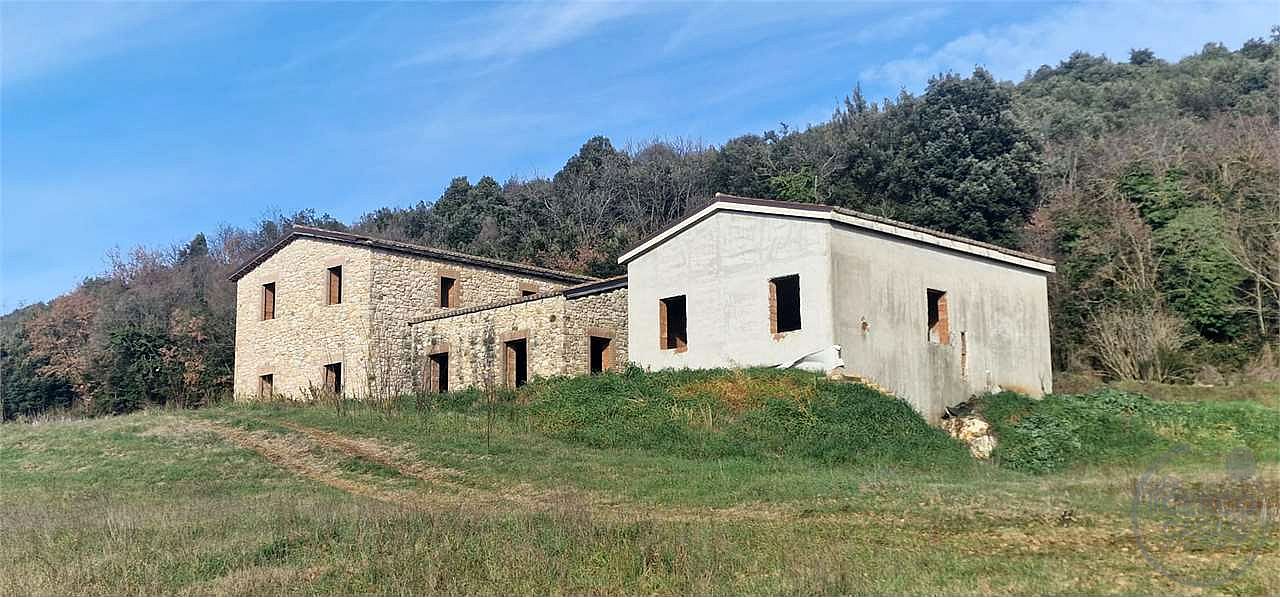 MASSA MARTANA - CASACCIA: CASALE IN PIETRA CON DEPANDANCE