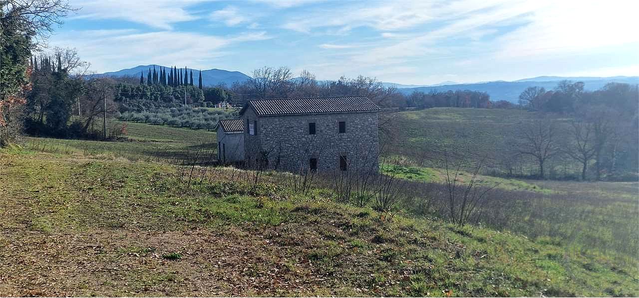 MASSA MARTANA - CASACCIA: CASALE IN PIETRA CON DEPANDANCE