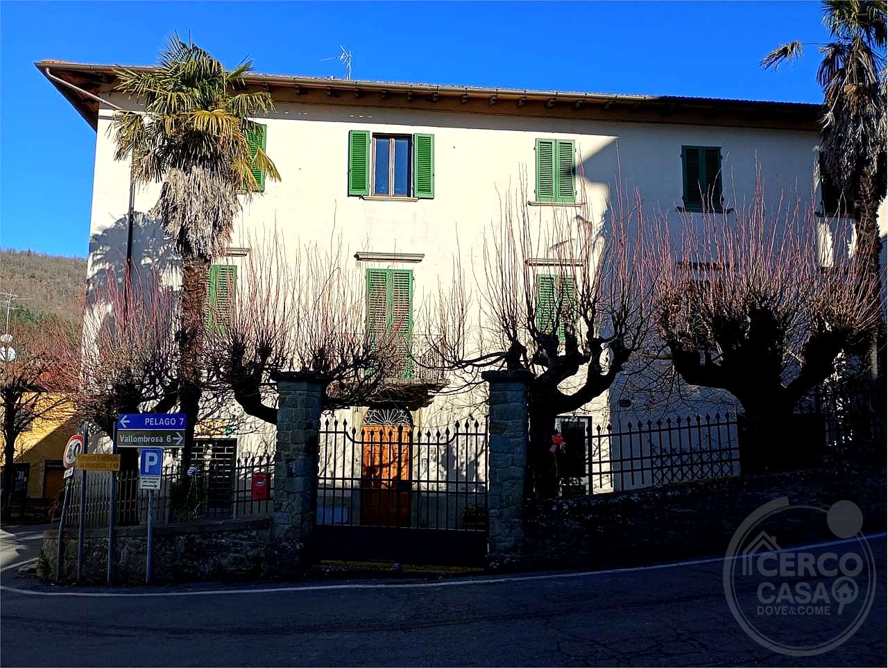 FIRENZE - REGGELLO: APPARTAMENTO CON PICCOLA CORTE ESCLUSIVA