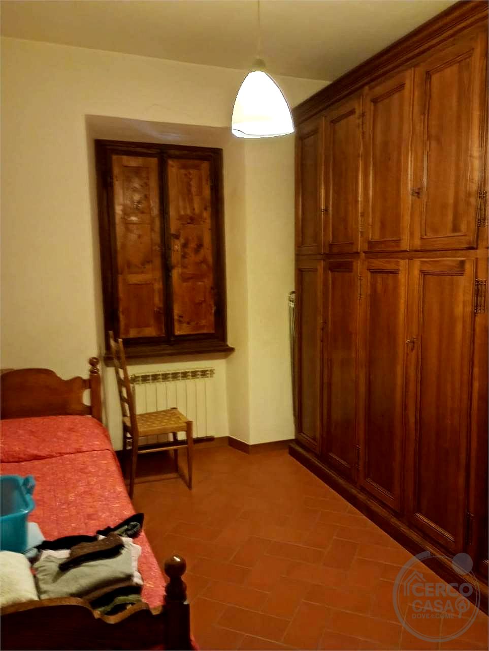 FIRENZE - REGGELLO: APPARTAMENTO CON PICCOLA CORTE ESCLUSIVA