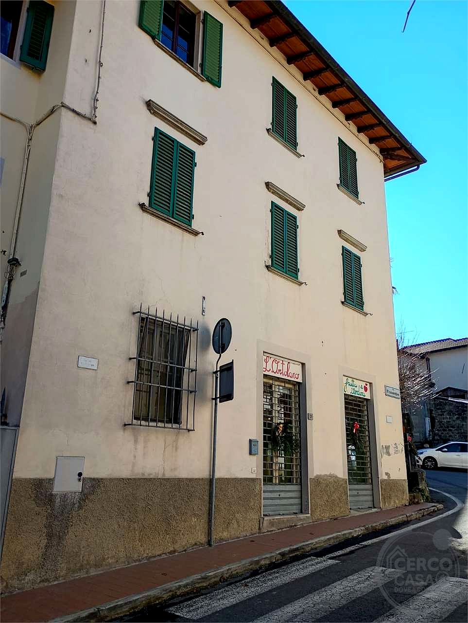 FIRENZE - REGGELLO: APPARTAMENTO CON PICCOLA CORTE ESCLUSIVA