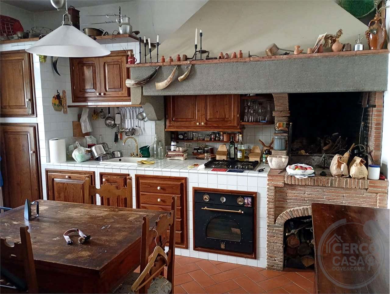 FIRENZE - REGGELLO: APPARTAMENTO CON PICCOLA CORTE ESCLUSIVA