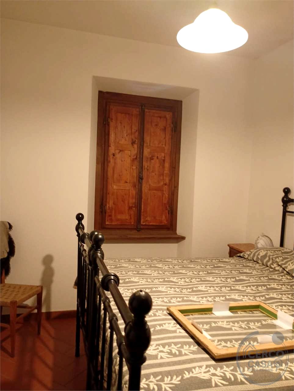 FIRENZE - REGGELLO: APPARTAMENTO CON PICCOLA CORTE ESCLUSIVA