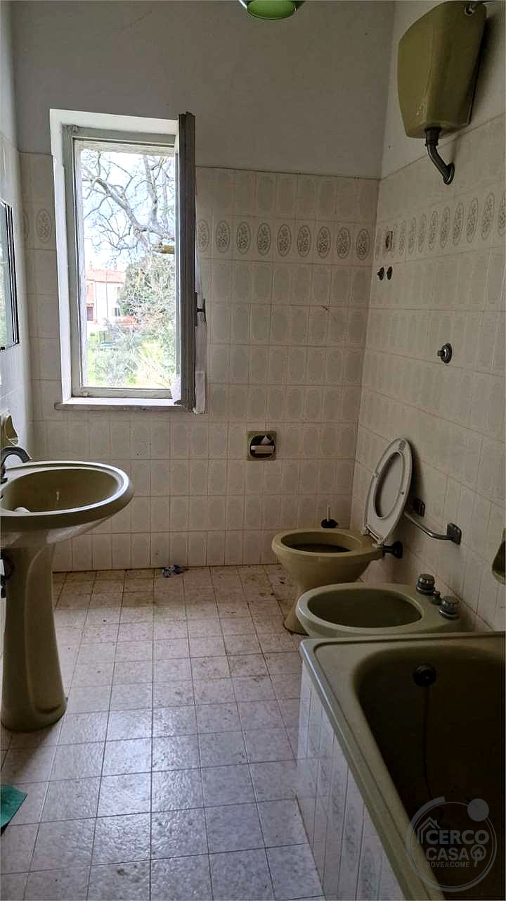 PORZIONE DI FABBRICATO DA RISTRUTTURARE e TERRENO