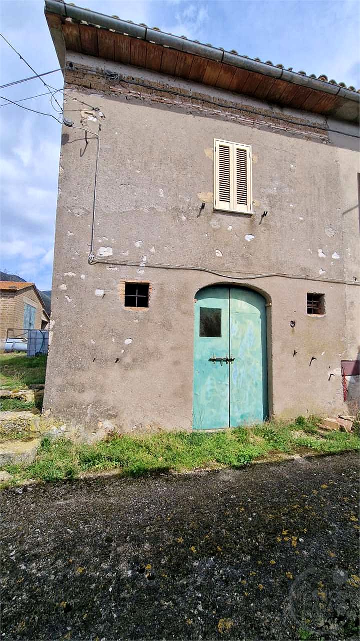 PORZIONE DI FABBRICATO DA RISTRUTTURARE e TERRENO