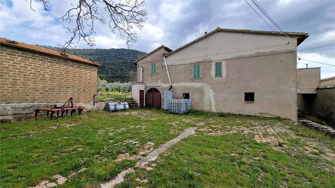 PORZIONE DI FABBRICATO DA RISTRUTTURARE e TERRENO