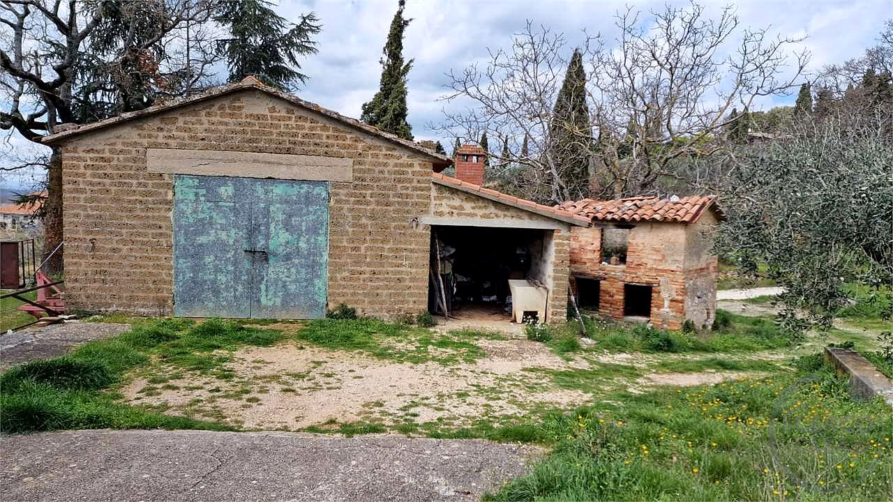 PORZIONE DI FABBRICATO DA RISTRUTTURARE e TERRENO