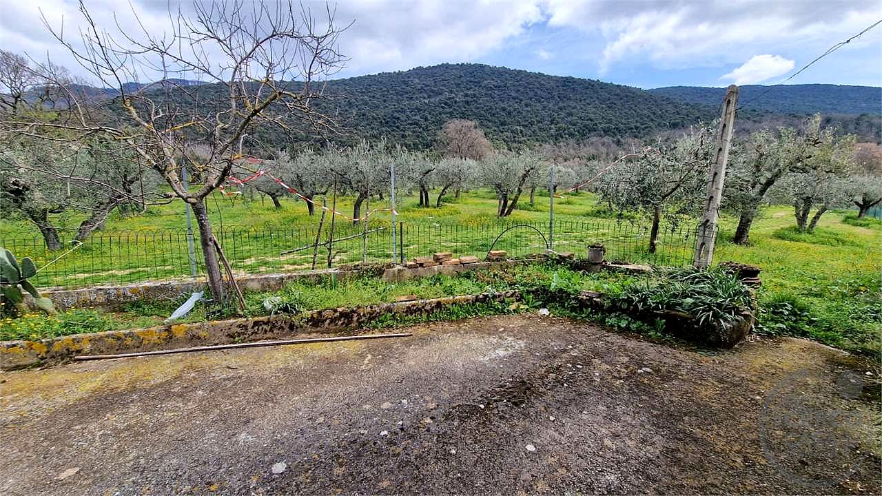 PORZIONE DI FABBRICATO DA RISTRUTTURARE e TERRENO