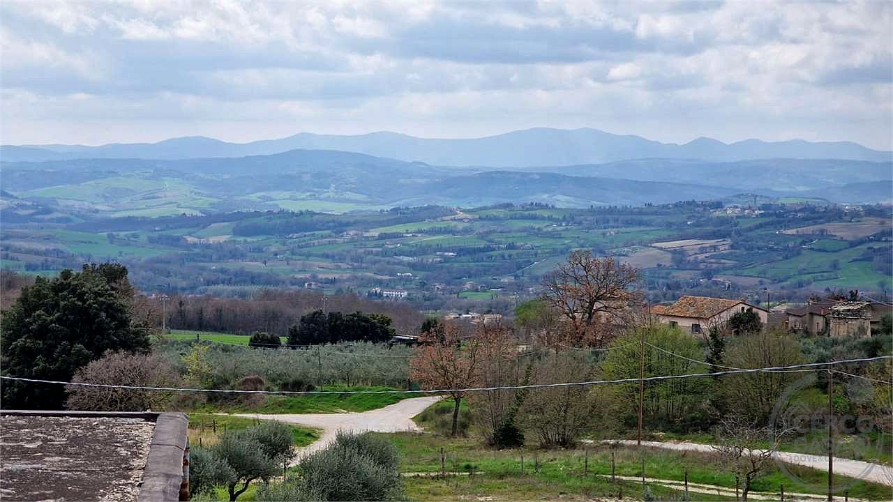 PORZIONE DI FABBRICATO DA RISTRUTTURARE e TERRENO