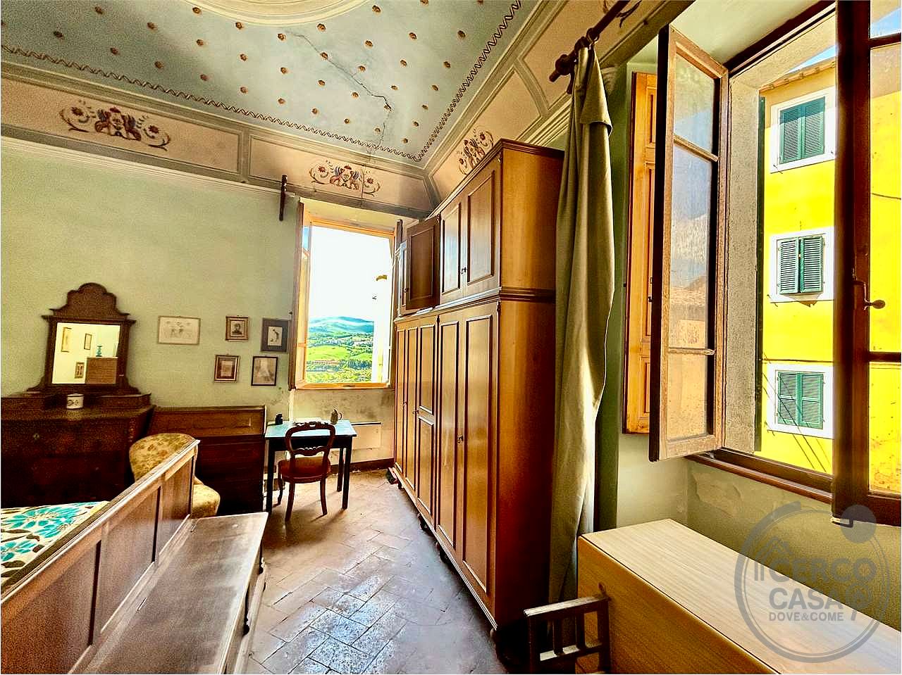APPARTAMENTO CON AFFRESCHI DELL'800 IN PALAZZO NOBILIARE