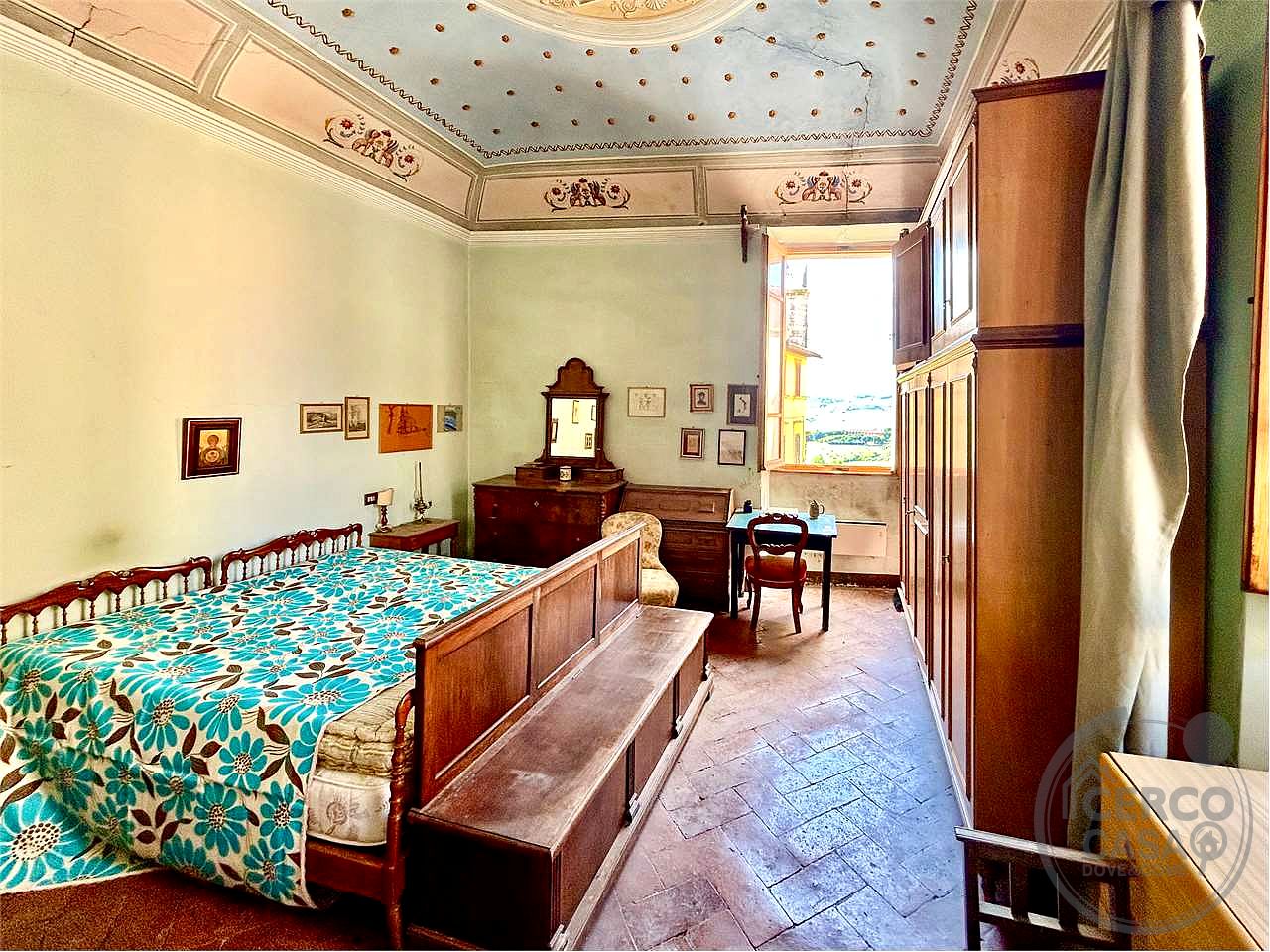 APPARTAMENTO CON AFFRESCHI DELL'800 IN PALAZZO NOBILIARE
