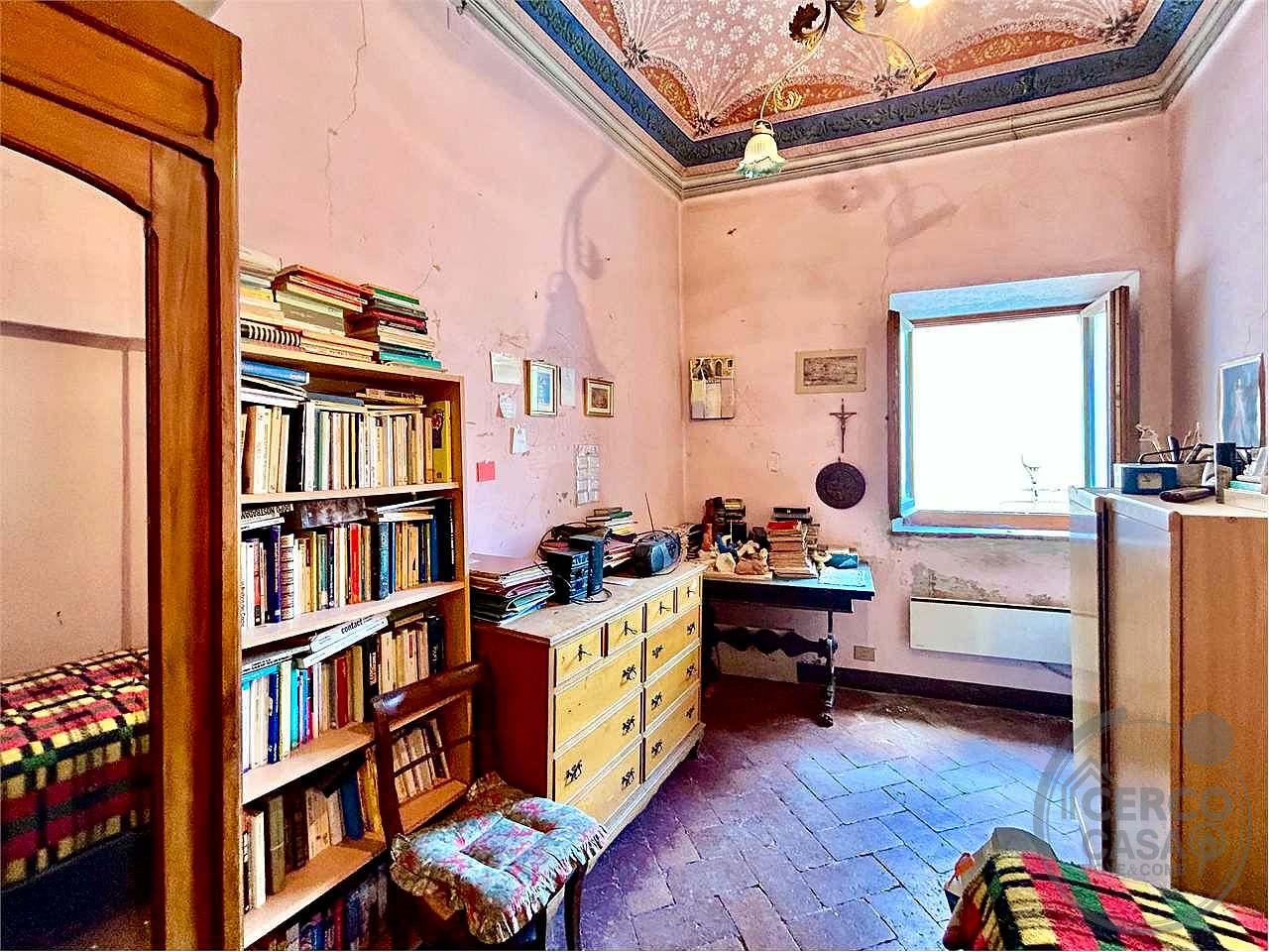 APPARTAMENTO CON AFFRESCHI DELL'800 IN PALAZZO NOBILIARE