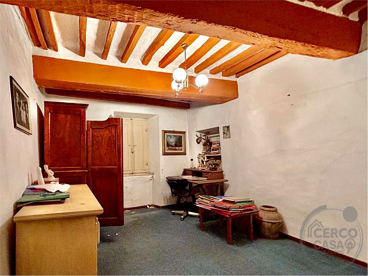 APPARTAMENTO CON AFFRESCHI DELL'800 IN PALAZZO NOBILIARE