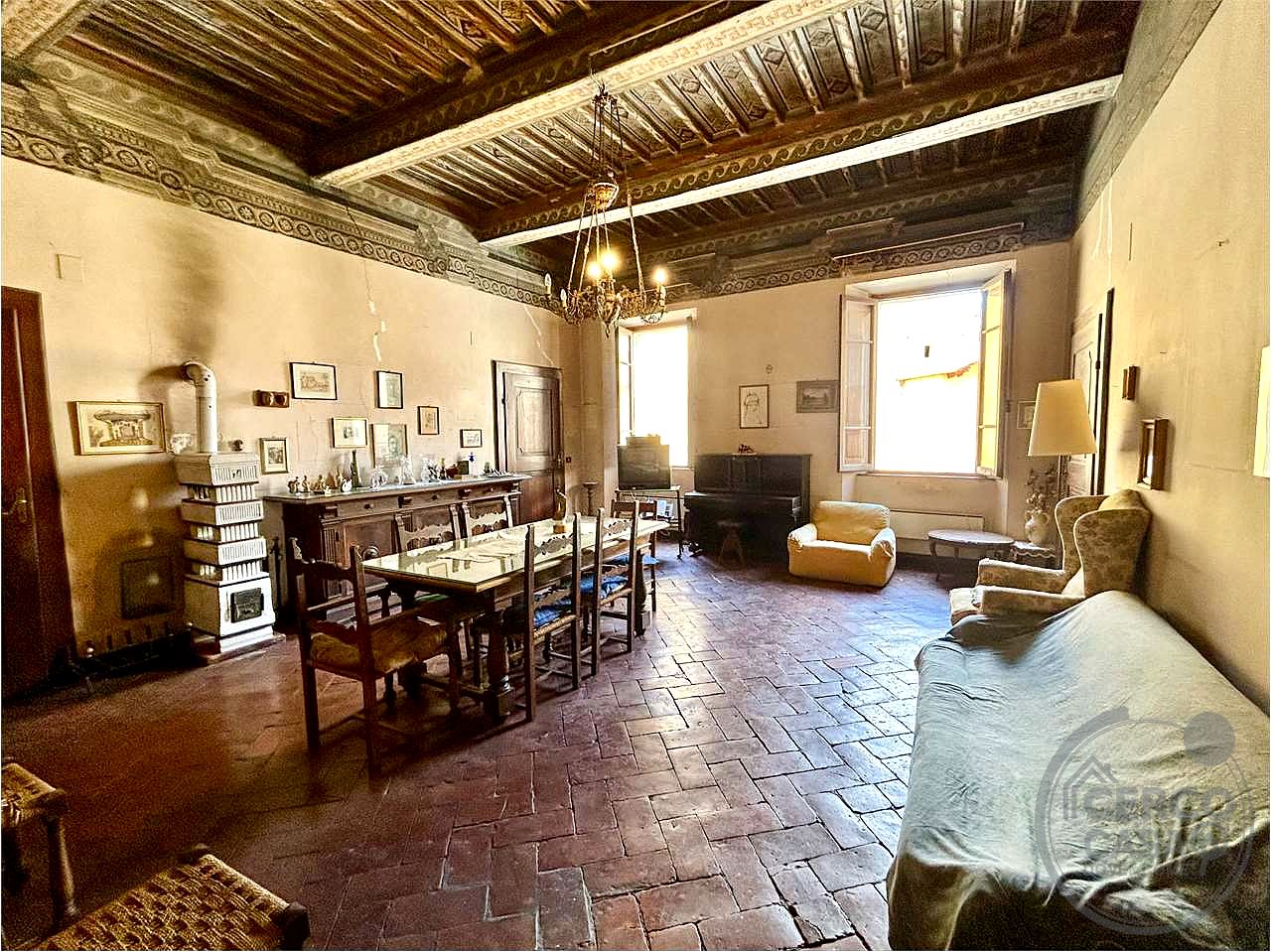 APPARTAMENTO CON AFFRESCHI DELL'800 IN PALAZZO NOBILIARE