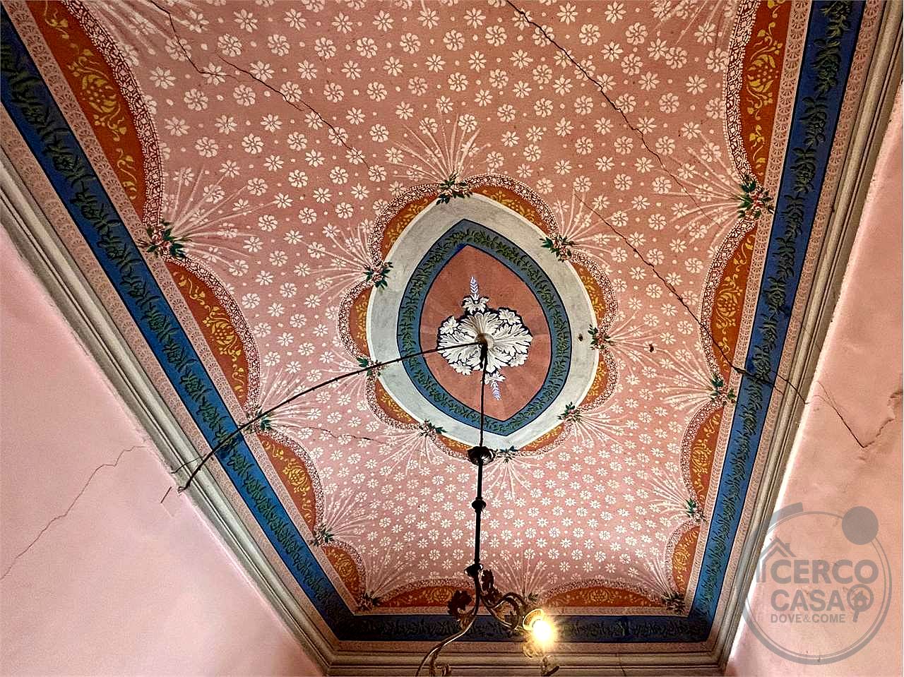 APPARTAMENTO CON AFFRESCHI DELL'800 IN PALAZZO NOBILIARE