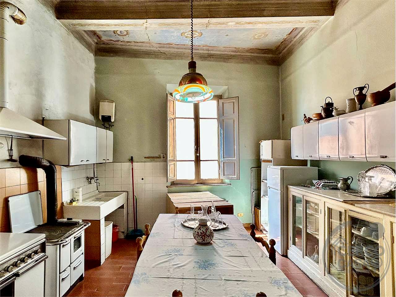 APPARTAMENTO CON AFFRESCHI DELL'800 IN PALAZZO NOBILIARE